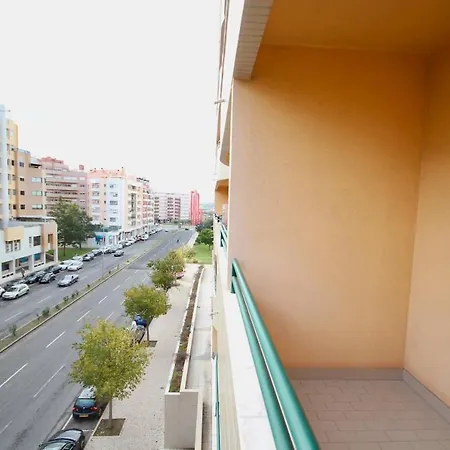 Cozy Orange Telheiras * リスボン